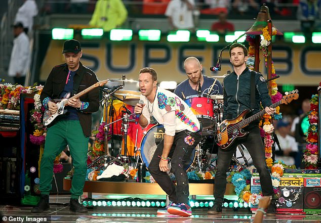Coldplay (LR) Jonny Buckland, Chris Martin, Will Champion und Guy Berryman werden zum fünften Mal die Pyramid Stage betreten