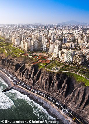 Die Busfahrt von Lima (oben) nach Rio de Janeiro dauert von Anfang bis Ende fünf Tage