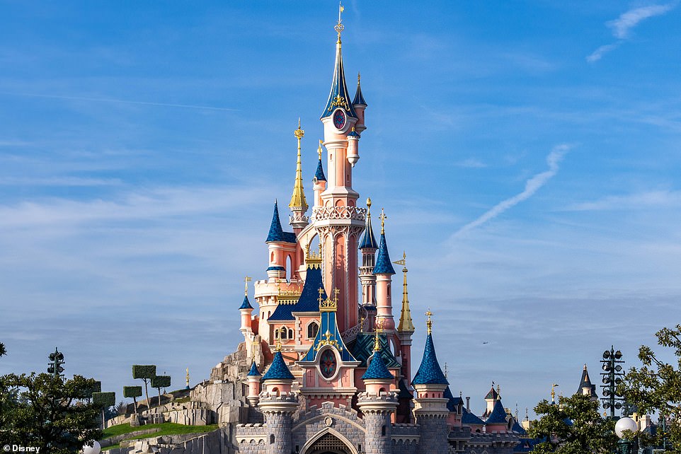 Andrew sagt, Disneyland Paris – und insbesondere das Disneyland Hotel – sei eine betörende Mischung aus dem Besten, was Amerika und Frankreich zu bieten haben