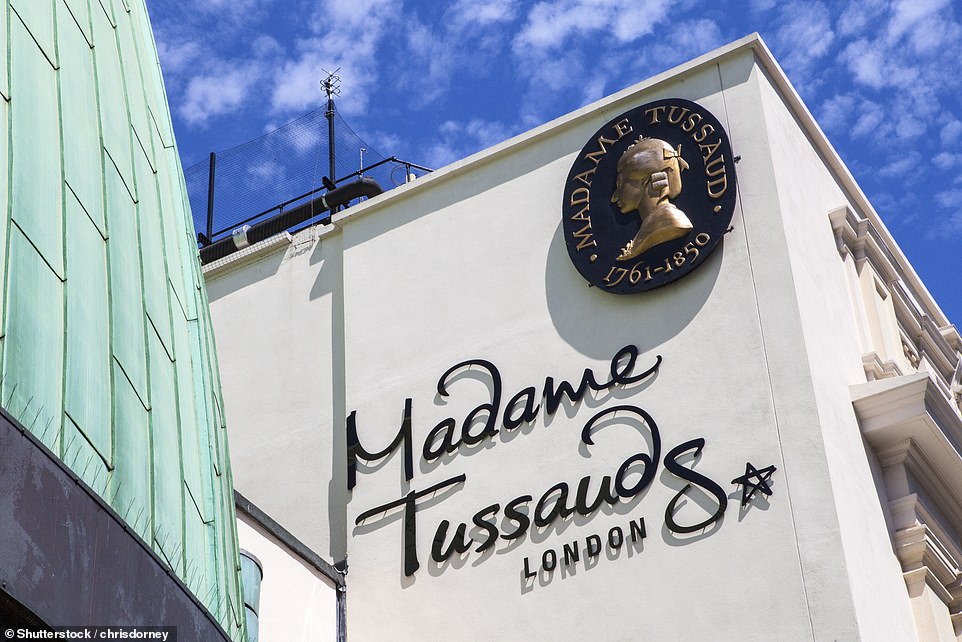 Der Eintritt zu Madame Tussauds kostete einst nur 75 Pence oder 7 £ in heutiger Währung.  Ein Ticket kostet jetzt 33 £, wenn es im Voraus gekauft wird – bei Kauf am Tag steigt es auf bis zu 42 £, was einer Erhöhung von 500 Prozent basierend auf dem Tagespreis entspricht