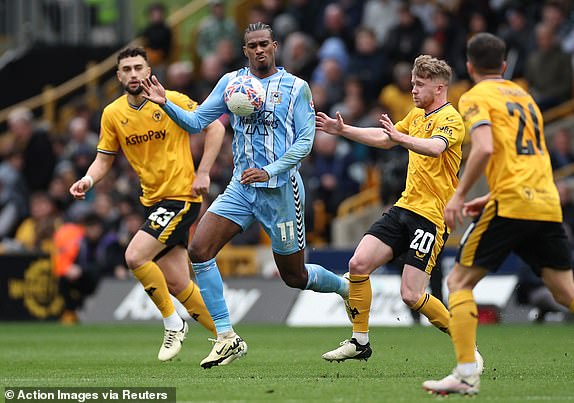 Soccer Football - FA Cup - Quarter Final - Wolverhampton Wanderers v Coventry City - Molineux Stadium, Wolverhampton, Britain - March 16, 2024 Coventry City's Haji Wright in action with Wolverhampton Wanderers' Max Kilman and Tommy Doyle Action Images via Reuters/Andrew Boyers