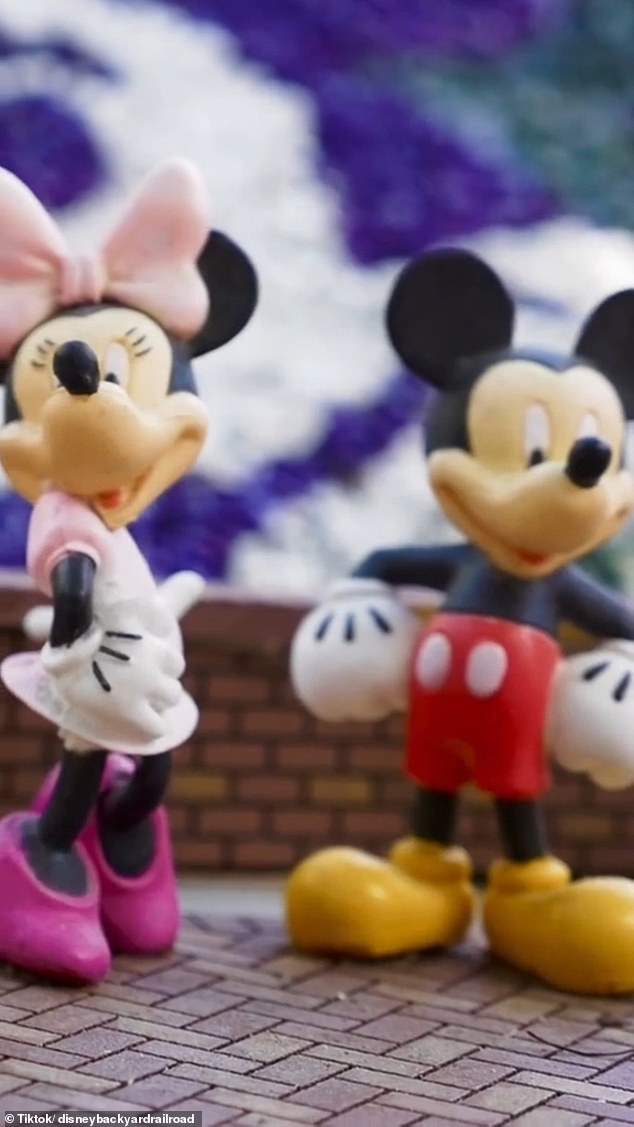 Mickey und Minnie Mouse sind die Hauptmerkmale des Mini-Disneyland