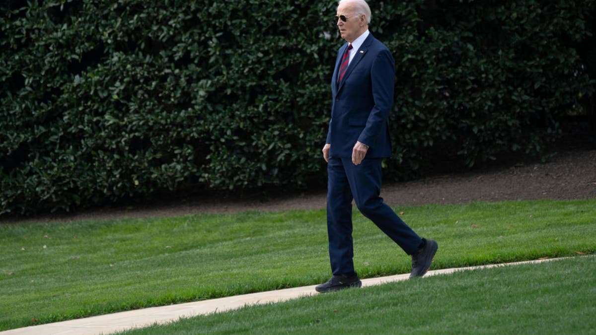 Biden auf dem South Lawn des Weißen Hauses
