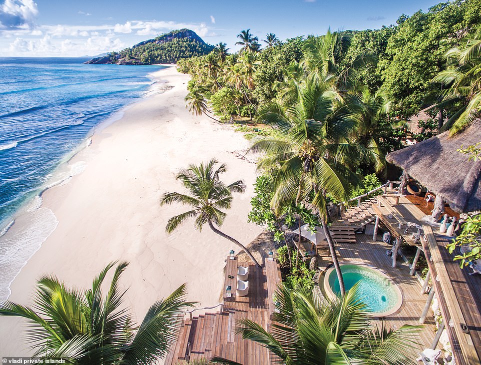 Tauchen, Schnorcheln, Kajakfahren und Sonnenuntergangskreuzfahrten stehen Gästen zur Verfügung, die es satt haben, auf das Meer zu blicken und die „sensationelle“ Landschaft der Seychellen zu genießen