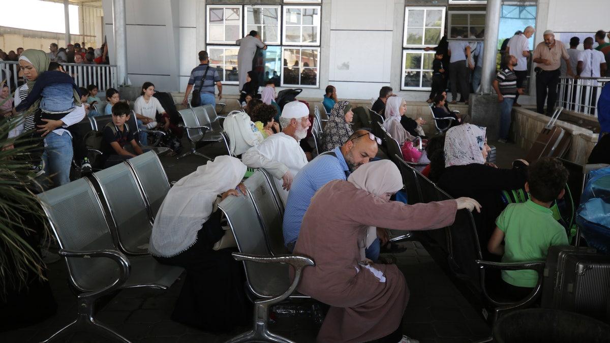 Migranten am Grenzübergang Rafah