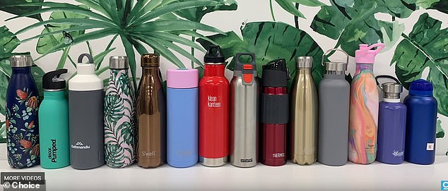 Jede wiederverwendbare Wasserflasche wird 500-mal recycelt, um die bei ihrer Herstellung anfallenden CO2-Emissionen auszugleichen