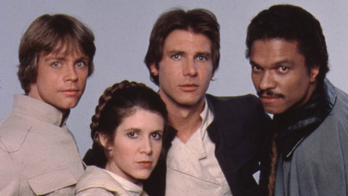 Eine Gruppenaufnahme der Star-Wars-Schauspieler in Kostümen