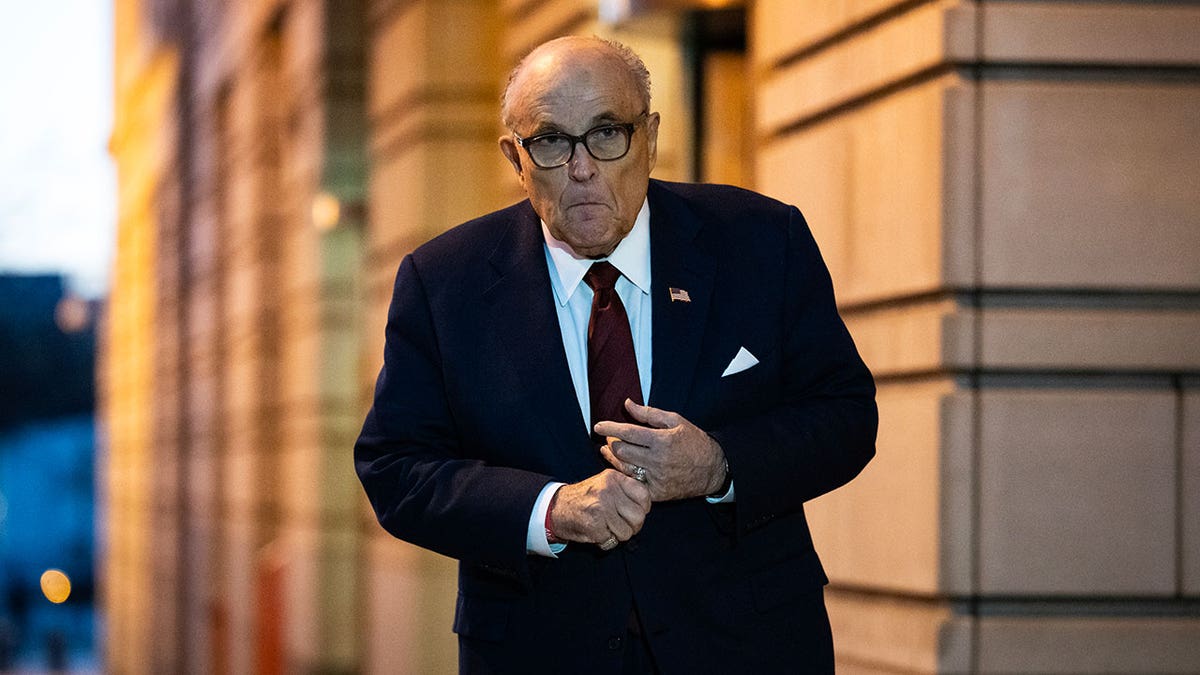 Rudy Giuliani erscheint wegen einer Verleumdungsklage vor Gericht in Washington DC
