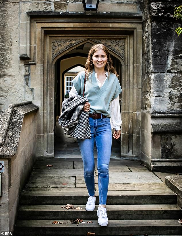 Parallel zu ihrer Ausbildung begann die Prinzessin im Oktober 2021 ein Studium der Geschichte und Politik am Lincoln College in Oxford