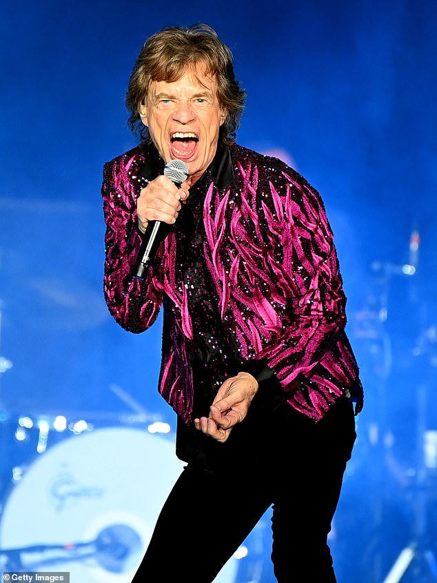 Kürzlich deutete Mick an, dass sein Anteil am Backkatalog der Rolling Stones für wohltätige Zwecke und nicht für seine Kinder gespendet wird (Bild 2021).