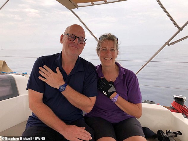 Janet Morris und Stephen Bidwell waren diesen Monat auf einer Yacht in Gibraltar, als sie einem schrecklichen 90-minütigen Angriff einer Gruppe Schwertwale ausgesetzt waren