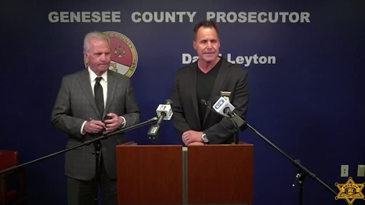 Genesee County Sheriff Chris Swanson, rechts, und Staatsanwalt David Leyton
