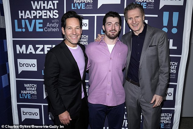 Daniel ist mit seinem Vater Liam Neeson (rechts) und dem Schauspieler Paul Rudd abgebildet