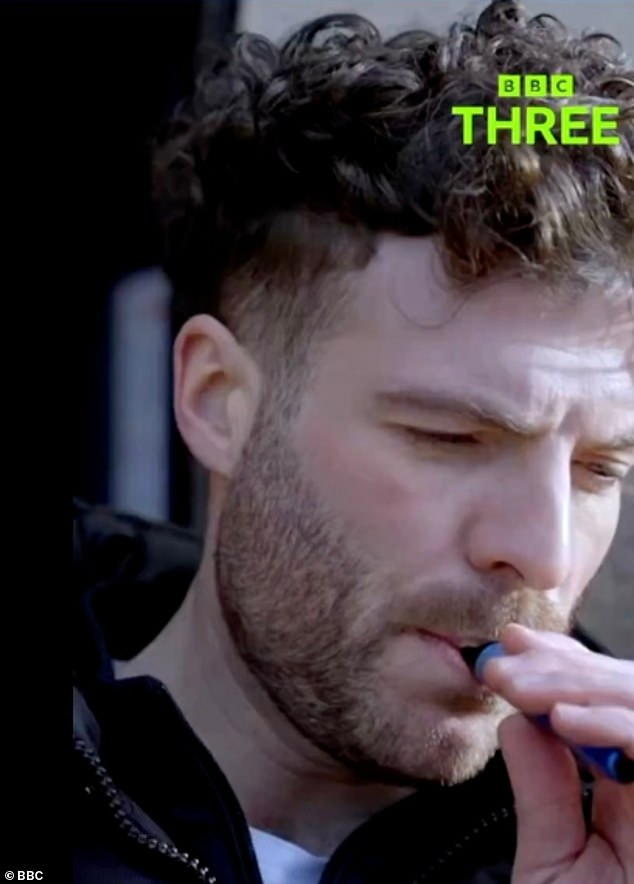In seinem neuesten Projekt untersucht Jordan für seine neue BBC Three-Dokumentation, was sich in E-Zigaretten befindet