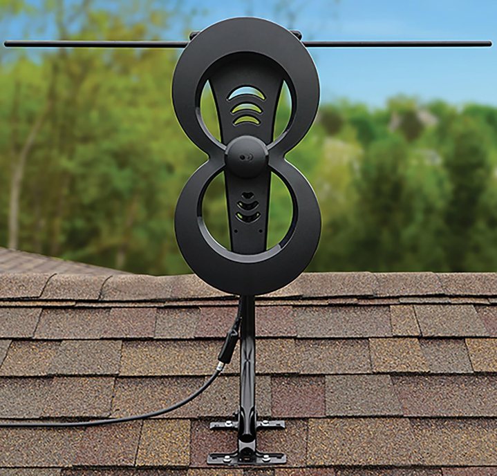The Antennas Direct ClearStream 2Max mounted outdoors.