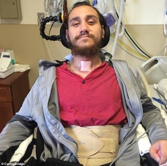 Noland Arbaugh war vor acht Jahren von den Schultern abwärts gelähmt, und bei einer Spendenaktion hieß es damals, dass er mit seiner „mangelnden Mobilität“ zu kämpfen habe.