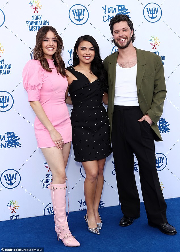 Die Australian Idol-Finalisten Denvah Baker-Moller, Amy Reeves und Dylan Wright zeigten eine geschlossene Leistung, als sie alle gemeinsam bei der Veranstaltung antraten