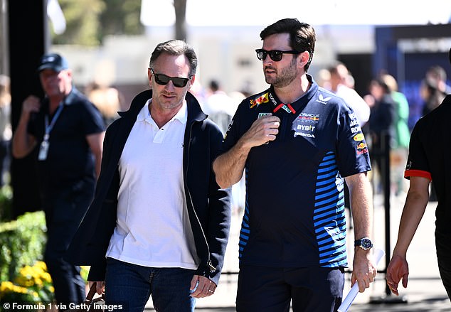 Horners Off-Track-Drama bleibt das heißeste Gesprächsthema in der Formel 1 (im Bild betritt der Teamchef am Donnerstag das Fahrerlager im Albert Park)