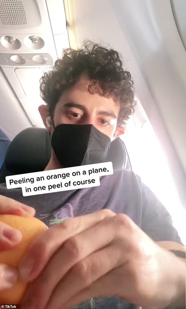 Ein Ernährungsberater und Vielflieger enthüllte im Vane Airport Mag, dass ein großes Verbot beim Einsteigen in ein Flugzeug „unordentliche Früchte“ mit sich bringt.