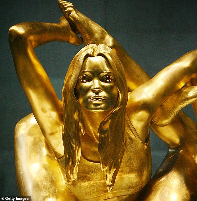 Great gold! This supermodel's statue made her look like you've never seen her before