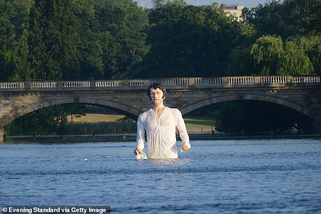 The model of Colin Firth was based on a scene from Pride and Prejudice (1995)