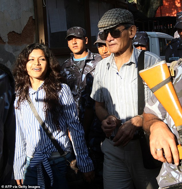 Es ist derzeit nicht bekannt, ob Biswas (links) ihrem Ehemann Sobhraj (rechts) nach seiner Entlassung aus dem Gefängnis im Dezember 2022 nach Frankreich folgen würde (Foto: Getty Images)