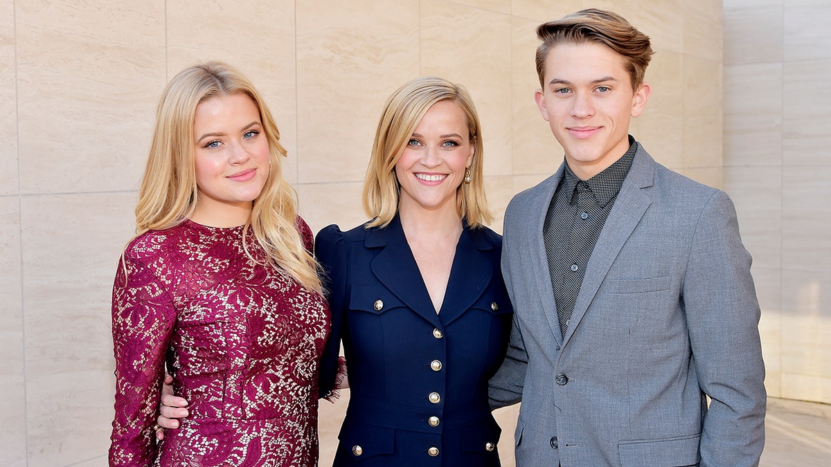 Reese Witherspoon mit ihren Kindern