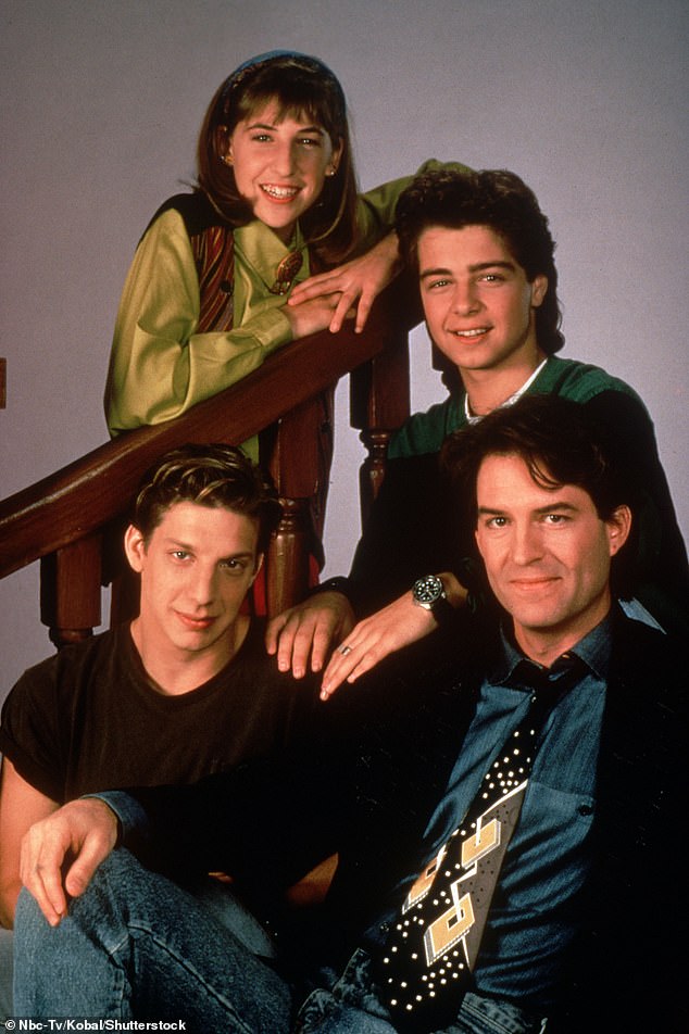 Seinen Durchbruch als Schauspieler hatte Joey Lawrence als Teenager in Blossom (1990–1995).