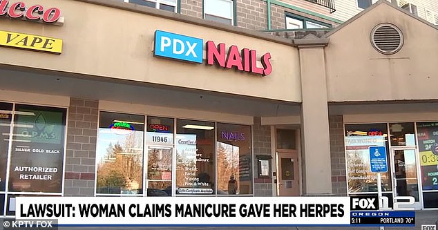 Sie sagt, sie habe sich mit dem Virus infiziert, nachdem sie bei PDX Nails in Portland, Oregon, zur Maniküre gegangen war
