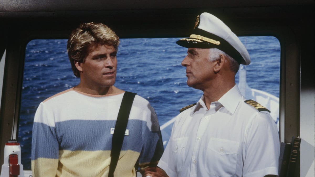 Ted McGinley mit Gavid Macleod im Liebesboot