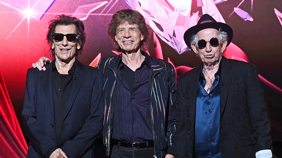 Ronnie Wood, Mick Jagger und Keith Richards posieren zusammen