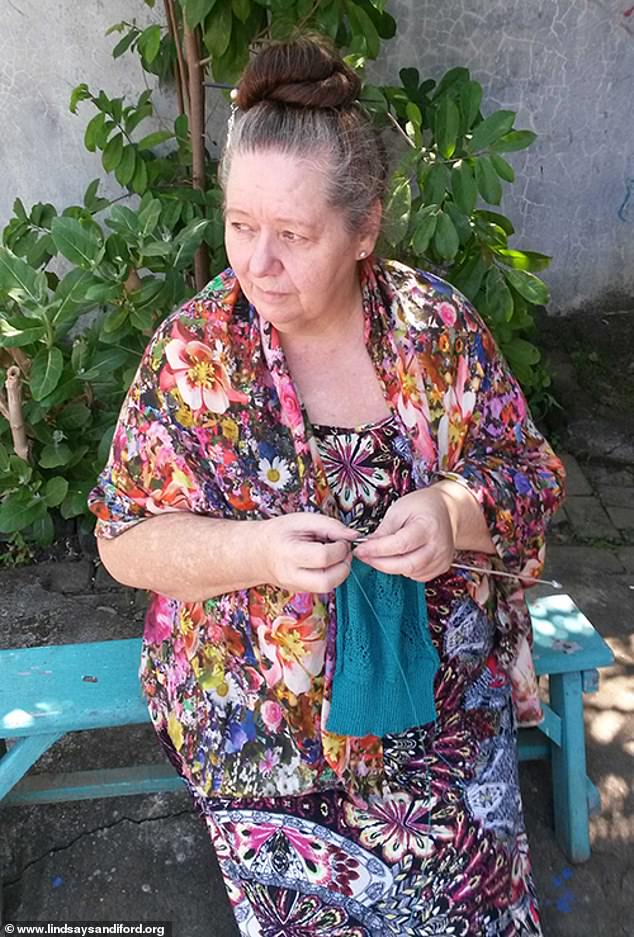 Die 67-jährige britische Großmutter soll im Kerobokan-Gefängnis auf Bali als „Königin“ des Gefängnisses eine Sonderbehandlung erhalten und den Insassen Strickkurse geben