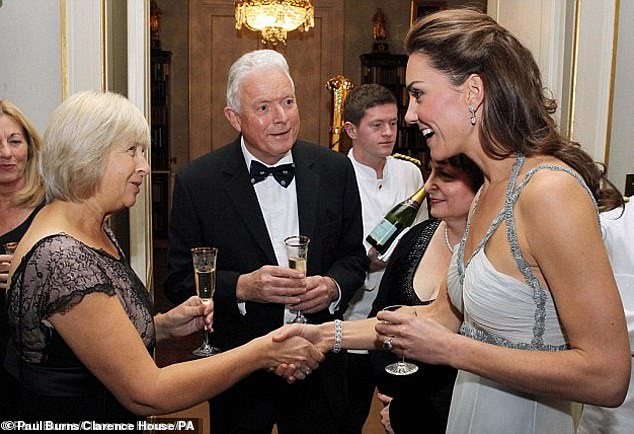 Kates Narbe wurde erstmals 2011 entdeckt, als sie an einem Abendessen im Clarence House teilnahm