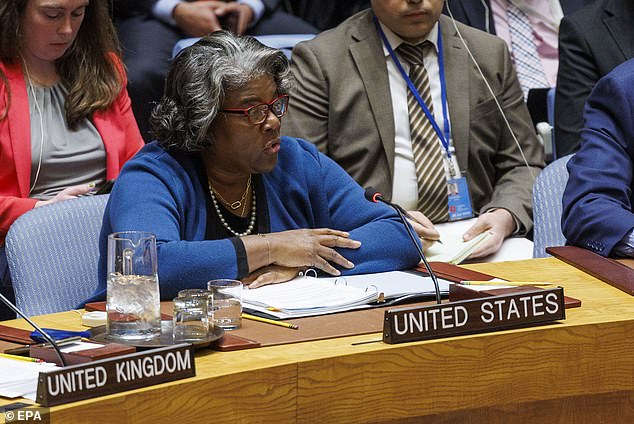 Die US-Botschafterin Linda Thomas-Greenfield spricht nach einer Abstimmung für eine Resolution zu einem Waffenstillstand in Gaza
