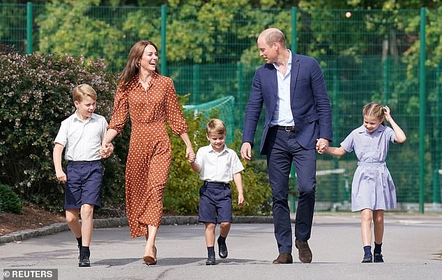 Prinz William und Kate mit George, Louis und Charlotte für einen Eingewöhnungsnachmittag an der Lambrook School im Jahr 2022