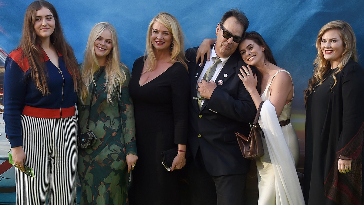 Dan Aykroyd und seine Familie bei der Premiere von Ghostbusters im Jahr 2016.