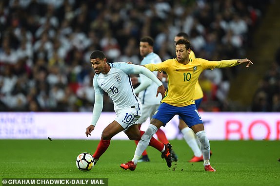 Internationales Fußball-Freundschaftsspiel – England gegen Brasilien im Wembley-Stadion. Der Engländer Ruben Loftus-Cheek wird von Neymar gefoult. Das Spiel endete mit einem 0:0-Unentschieden. REXMAILPIX.