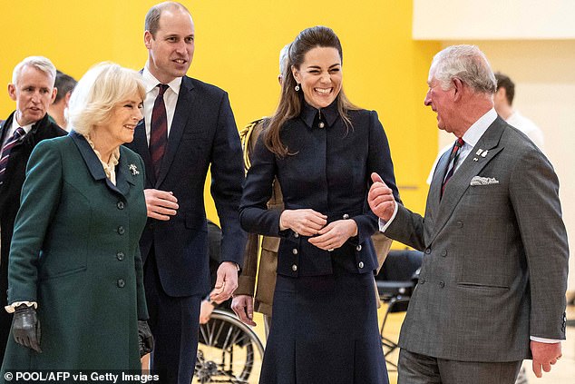 Der König und die Königin im Bild mit dem Prinzen und der Prinzessin von Wales während ihres Besuchs im Defence Medical Rehabilitation Centre in Loughborough, Warwickshire, im Jahr 2020