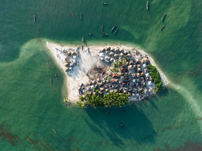Luftaufnahme der Insel Nyangai