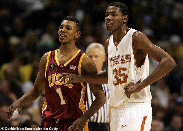 Texas zog sich aus Durants Trikot Nr. 35 zurück, obwohl er 2006/07 in der zweiten Runde von March Madness gegen USC verlor – die einzige College-Basketball-Saison, die der NBA-Spieler jemals in seiner Karriere gespielt hat
