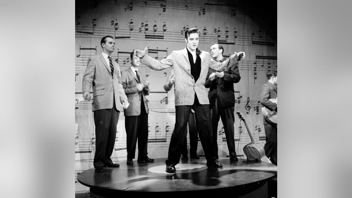 Elvis Presley in der Ed-Sullivan-Show im Jahr 1957