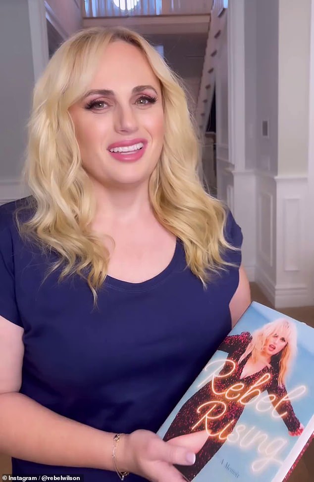 In einem am 15. März geteilten Instagram-Video verriet Wilson, dass sie in ihrem Buch ein ganzes Kapitel dem „riesigen Arschloch“ gewidmet hat, mit dem sie in Hollywood zusammengearbeitet hat