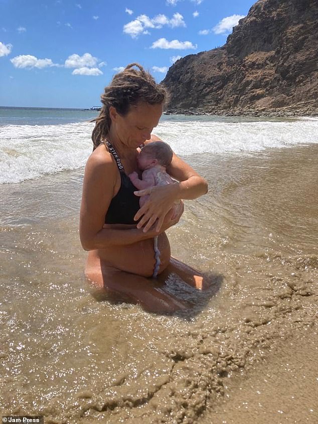 Josy ging bereits viral, nachdem sie ein Video von der Geburt ihres Sohnes Bodhi im Pazifischen Ozean im Jahr 2022 geteilt hatte
