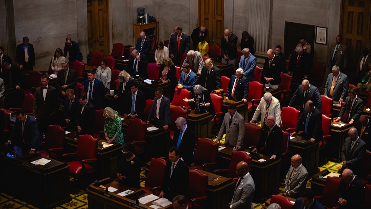 Tennessee-Gesetzgeber beten vor Sondersitzung zur Schulsicherheit