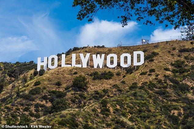 Das Haus bietet einen Blick auf die Hollywood Hills (das abgebildete Schild vom Griffith Park).