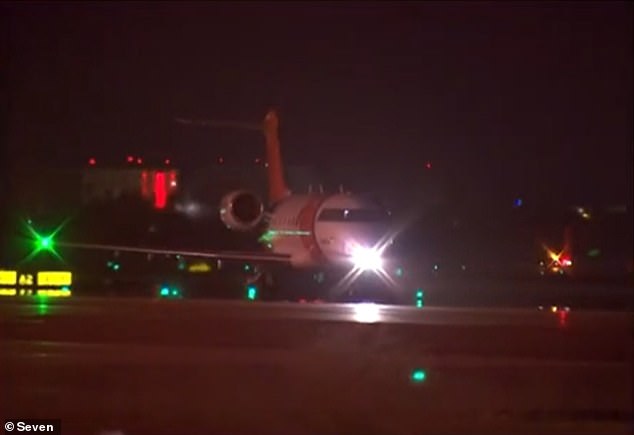 Mehrere Flugzeuge haben den Flughafen Adelaide verlassen, um sich der Suche anzuschließen, darunter PolAir und ein Challenger-Flugzeug (im Bild) von AUSSAR