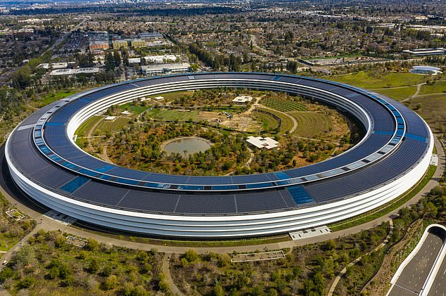 Die Veranstaltung findet im Apple Park statt, dem Hauptsitz des Technologiegiganten und zweiten Campusgebäude in Cupertino.  Das massive ringförmige Gebäude war eines der Endprodukte des verstorbenen CEO Steve Jobs