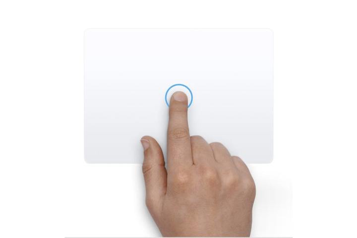 Eine Hand, die in macOS eine Trackpad-Geste ausführt, wobei ein Finger auf das Trackpad drückt.