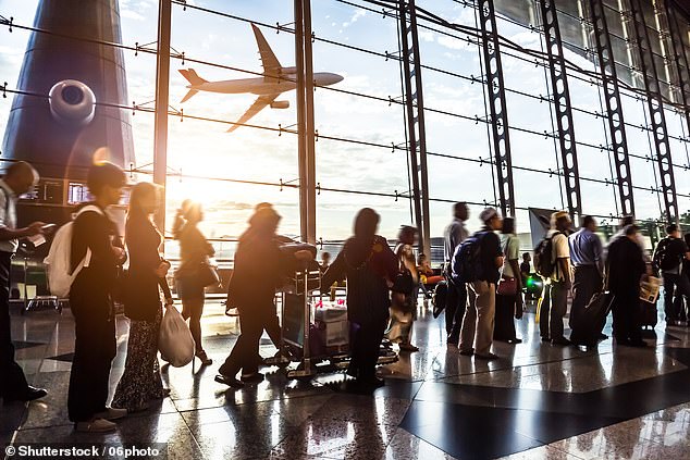 Aufgrund von Unklarheiten über die EU-Passbestimmungen konnten einige Urlauber ihre Flüge und Züge nicht besteigen