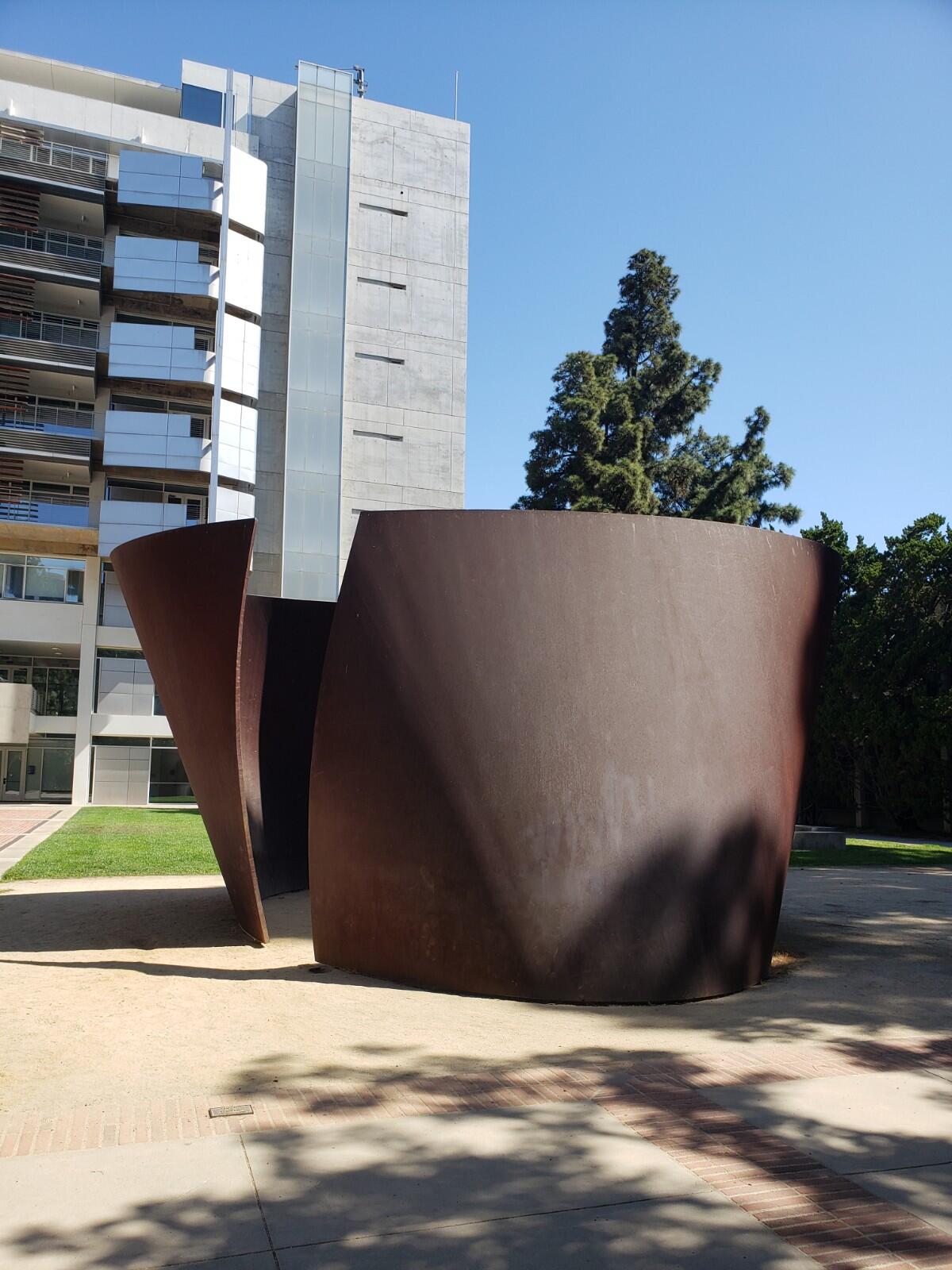 Richard Serra, "TEUCLA," 2006, witterungsbeständiger Stahl.